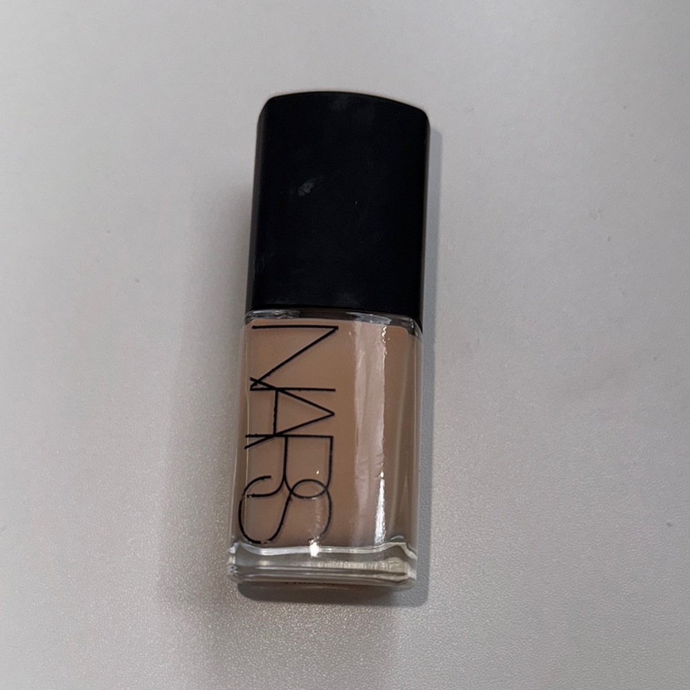 NARS Sheer Glow Foundation Shade Santa Fe